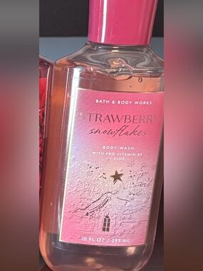 Bath & Body Works Pink Strawberry Snowflakes Body Wash
